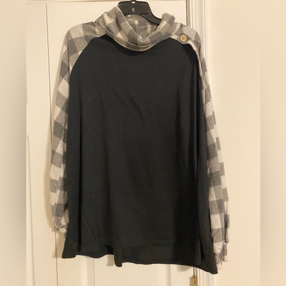 Haptics Black and Buffalo check sleeves